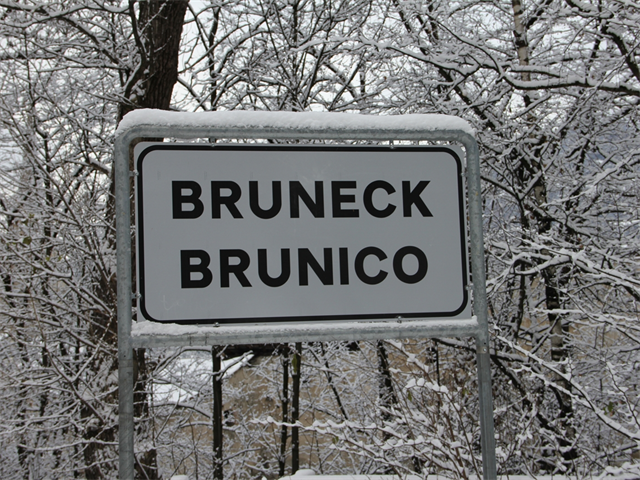 Ortsschild Bruneck